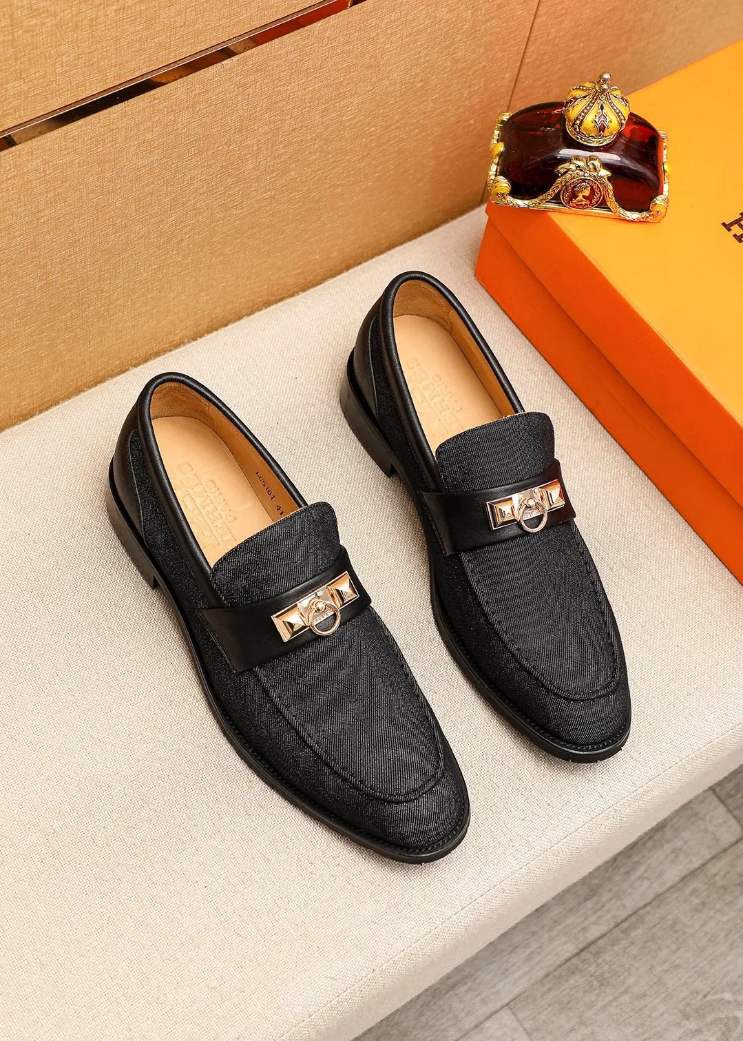 Men's shoes 💰442💐 Product trademark: HERMES "Hermès" casual leather shoes Regular size: 38-44 (45.46.47🉑️customized) Product materials: Selected imported fabric upper + classic hardware buckle, imported water-dyed 🐂 cowhide lining. Strong three-dimensional visual effect, combined outsole Color: 3⃣️colors available